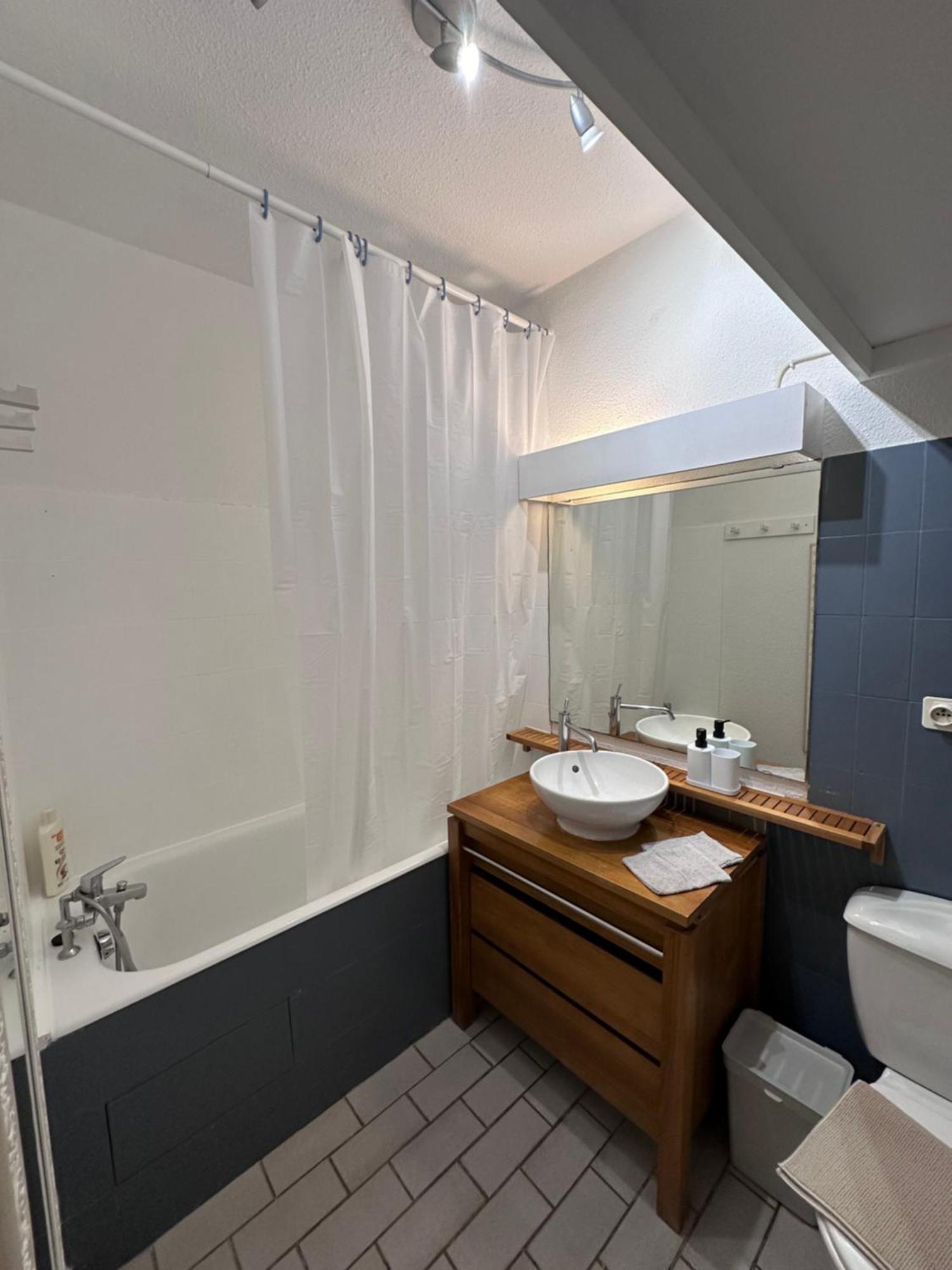 Studio Sur Le Port De Hyeres - A 2Min Des Plages, Clim & Balcon Exterior foto